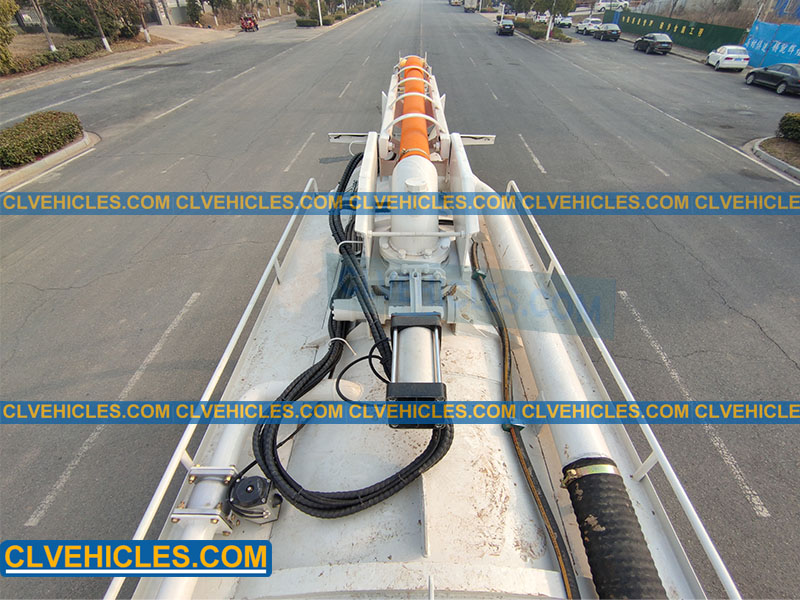 sewage vacuum and recycling truck