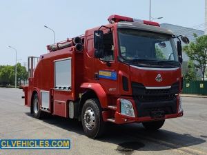 Camion de pompiers avec nacelle élévatrice