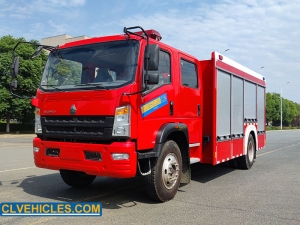 Camion de lutte contre l'incendie avec réservoir de mousse