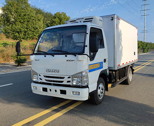 Un camion frigorifique ISUZU ELF de 5 tonnes expédié au Rwanda