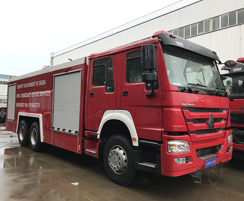 Une unité de camion de pompiers HOWO 16000L expédiée au Nigeria