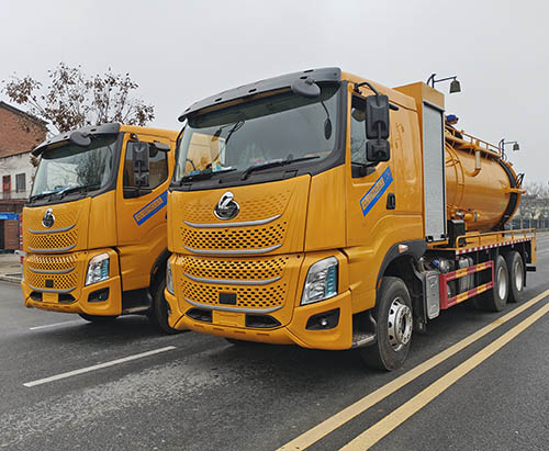 Deux camions aspirateurs haute pression CHENGLONG H7 de 14 m³ expédiés en Thaïlande