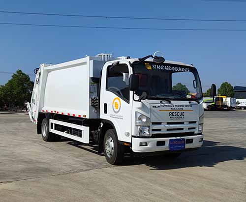 
      Une unité d'expédition de camion à ordures ISUZU Compactor aux Philippines
    