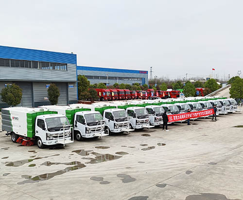 12 unités de camions balayeuses DFAC 5500L expédiées au Pakistan
