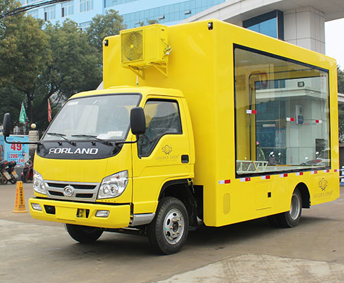 1 camion d'affichage publicitaire prêt à expédier au Myanmar