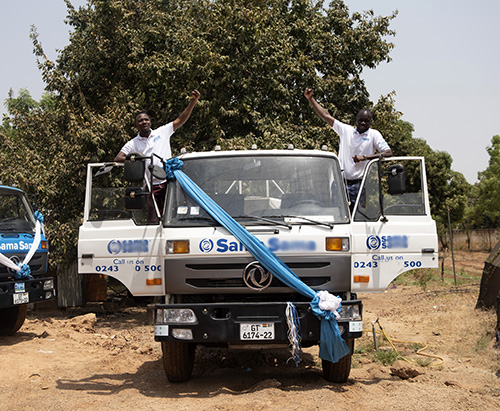 un client au ghana a reçu des camions aspirateurs et des camions-citernes de CLVEHICLES.COM