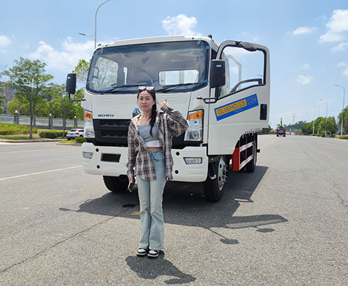 Un camion cargo HOWO RHD de 10 tonnes expédié en Tanzanie