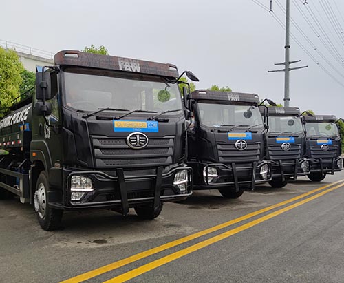 Quatre camions d'aspiration des eaux usées FAW 12CBM ont été expédiés en Ouganda.