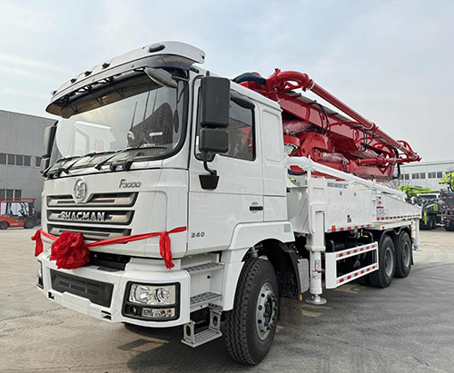 Une unité de camion pompe à béton SHACMAN RHD 38M expédiée en Ouganda