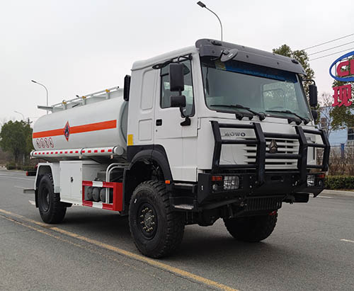 Une unité de camion-citerne de carburant HOWO 4WD 4X4 expédiée vers la Côte d'Ivoire
        