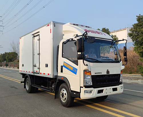 Un camion frigorifique HOWO de 5 tonnes expédié au Nigéria