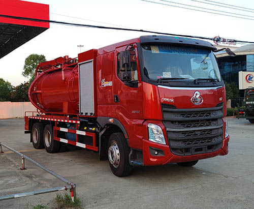 Une unité de camion aspirateur d'eaux usées DONGFENG 14CBM expédiée en Papouasie-Nouvelle-Guinée
