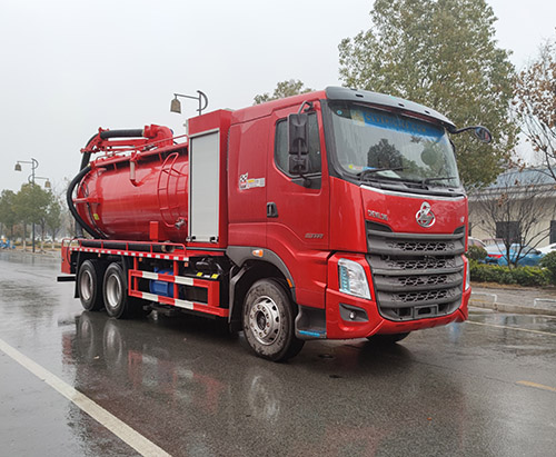 Deux unités de camions d'aspiration d'eaux usées à haute pression DONGFENG sont expédiées en Thaïlande
        