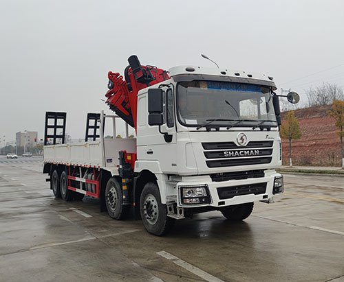 Une unité de camion avec grue expédiée vers l'Ouganda
        