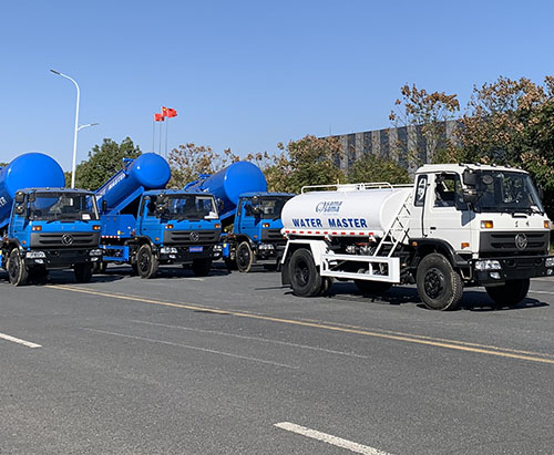 Trois unités de camions aspirateurs et une unité de camions-citernes sont expédiées au Ghana