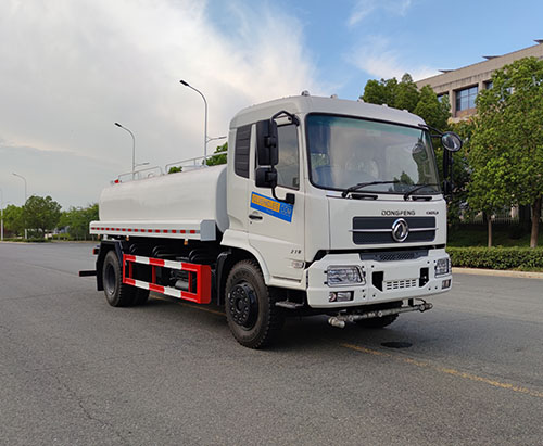 Un camion-citerne DONGFENG KINGRUN de 10 m3 acheminé vers l'Ouganda