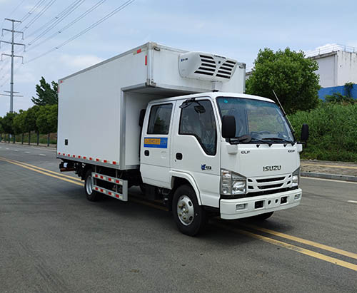 Une unité de camion frigorifique ISUZU Crew Cab 3 tonnes expédié au Rwanda
