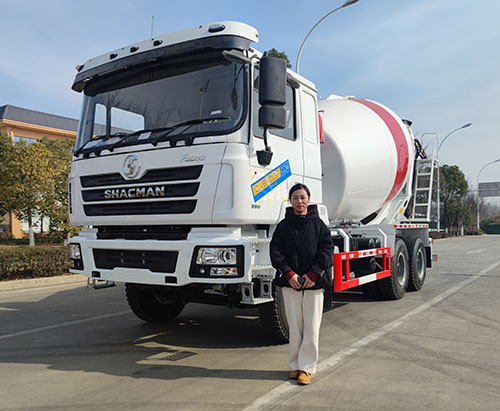 Une unité de camion malaxeur à béton SHACMAN RHD 10CBM expédiée en Ouganda